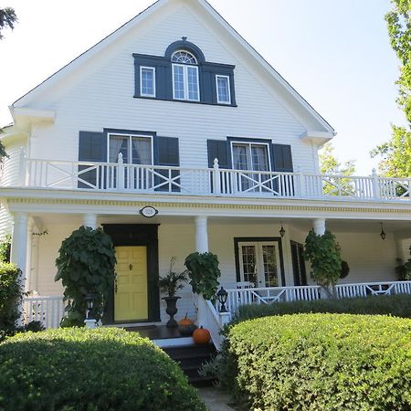 Lakewinds Country Manor Bed and Breakfast Niagara-on-the-Lake Esterno foto